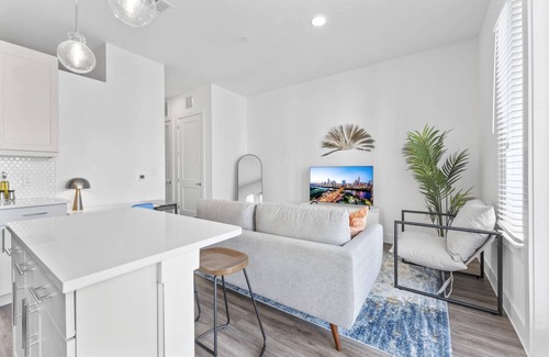 Highland Apartment | Serene West Downtown Studio w Washer Dryer