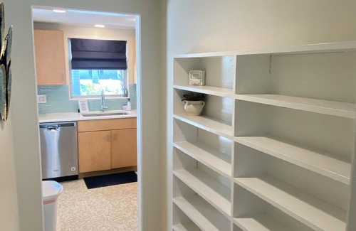Sarasota House | Serene yard and pool, 1 mile to beach, pets OK, patio TV, Kayaks