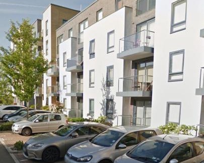 Reading Apartment | SereneAura Hideaway - Balcony, 2 Free Parking & Sleeps 4