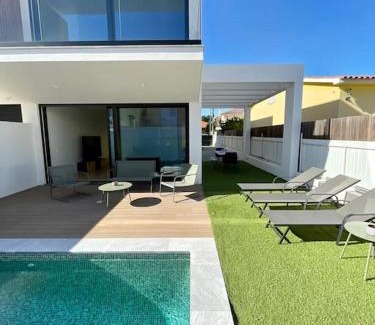 Seixal Villa | SereneScape Villa - Fernão Ferro