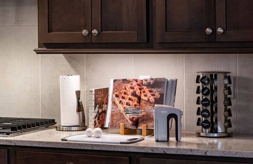 Bethany House | Serenity: a Luxe home near DT