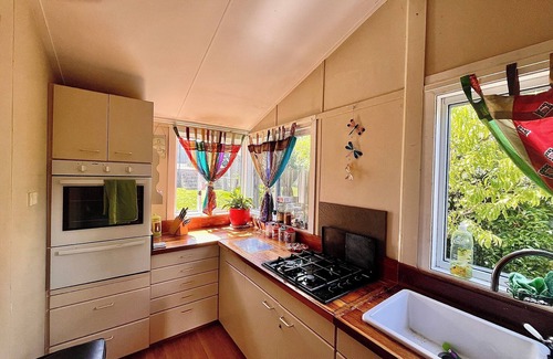 Lithgow Cottage | Serenity - a peaceful cottage 5 minutes drive to the centre