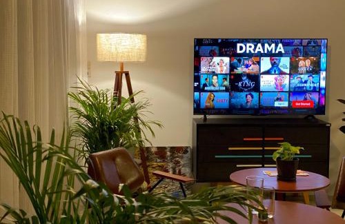 Wua Lai House | Serenity and Spacious Townhouse, Saturday Night Market at doorstep