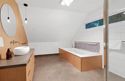 Ridgeway House | Serenity at Ridgeway Retreat - Relax, Hike, Bike