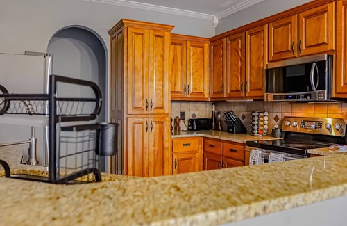 Gainesville House | Serenity at the Lake with a Twist