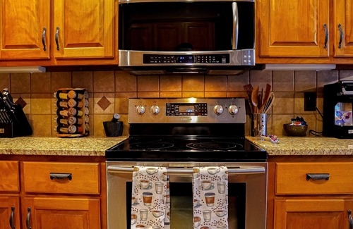 Gainesville House | Serenity at the Lake with a Twist