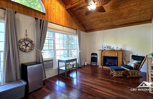 Macon House | Serenity At The Lake - Family Getaway