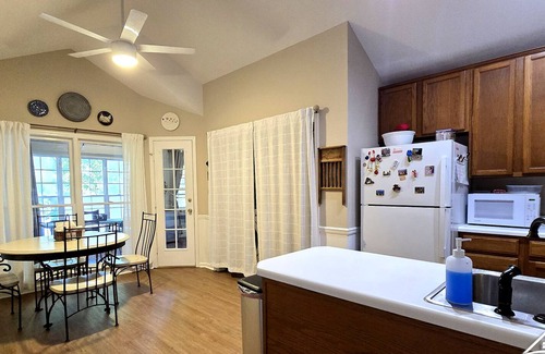 Macon House | Serenity At The Lake - Family Getaway