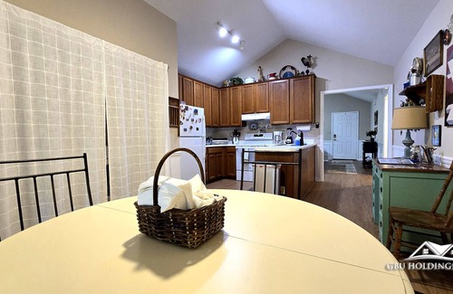 Macon House | Serenity At The Lake - Family Getaway