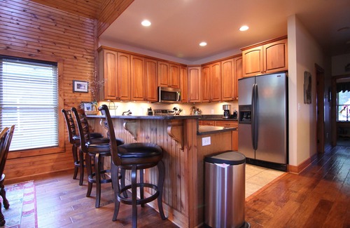 Serenity Bay House | Serenity Bay, Keowee Lakefront Cabin, Covered Dock, Kayaks, Clean, Near Clemson
