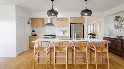 Emerald Beach House | Serenity Bay Retreat - Luxury Coastal Living