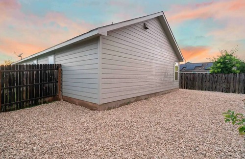 Southside House | Serenity by Lackland: Family-sized home in San Antonio