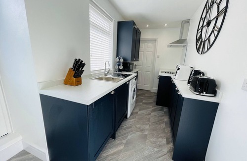 Westoe Apartment | Serenity By The Sea, Stylish Two Bedroom Apartment Near The Beach, South Shields