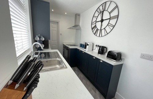 Westoe Apartment | Serenity By The Sea, Stylish Two Bedroom Apartment Near The Beach, South Shields