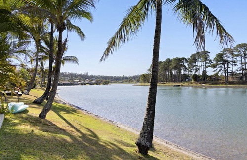 Elanora House | "Serenity by the Palms" Elanora a short stroll to Palm Beach