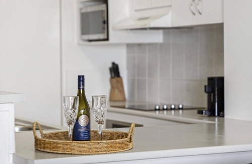 Elanora House | "Serenity by the Palms" Elanora a short stroll to Palm Beach