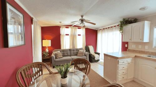 Seffner House | Serenity Cabin