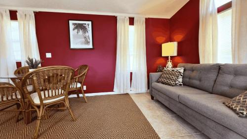 Seffner House | Serenity Cabin