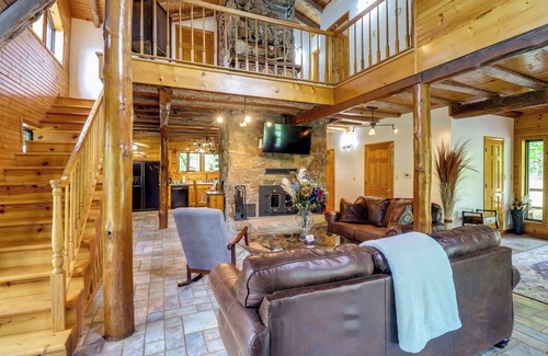 Harrison Cabin | 'Serenity Cabin' w/Game Room & Decks in Harrison!