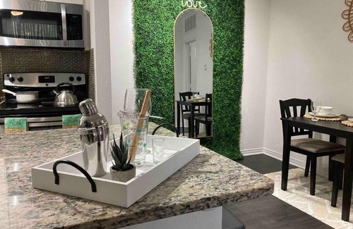Irving Apartment | Serenity, Central Longterm Discount Free Parking