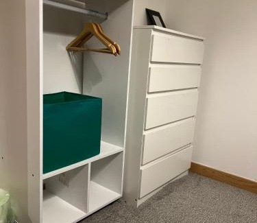 Basildon Apartment | Serenity-ESE Entire Home