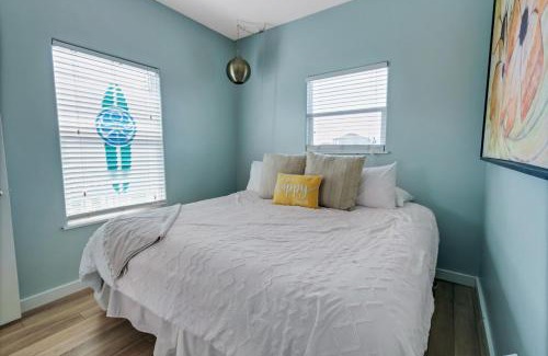 Port Bolivar House | Serenity found King Bed Near Beach Three Little Birds