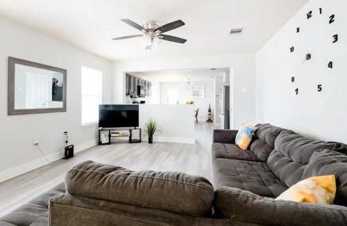 Austin House | Serenity Home Near Downtown & Airport
