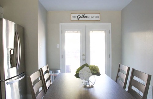 Euless House | Serenity in Heart of DFW w/PRIVATE parking & KING Bed ⭑ Min. from DFW Airport +
