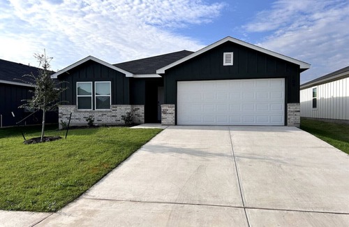 Jarrell House | Serenity in Jarell - Four Bedroom House, Sleeps 8