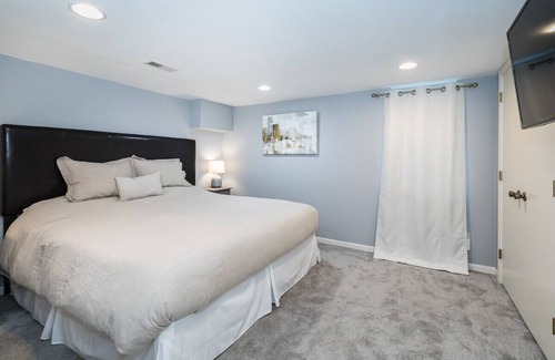 St. Louis Park House | Serenity in the City-3 BR Retreat in Minneapolis