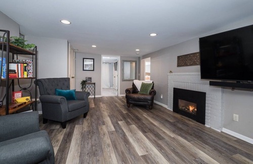 St. Louis Park House | Serenity in the City-3 BR Retreat in Minneapolis