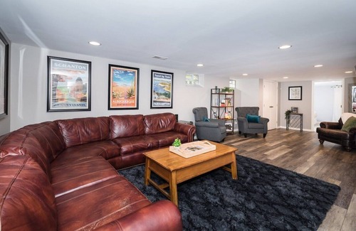 St. Louis Park House | Serenity in the City-3 BR Retreat in Minneapolis