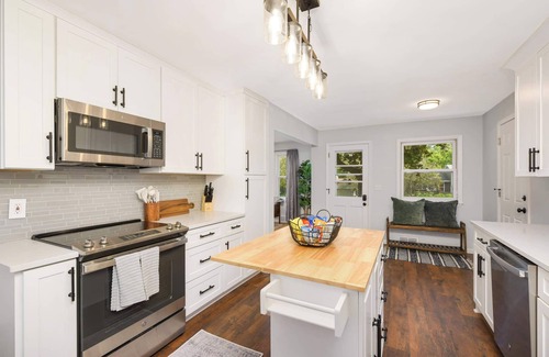 Plymouth House | Serenity near the lakes and quick access to Minneapolis