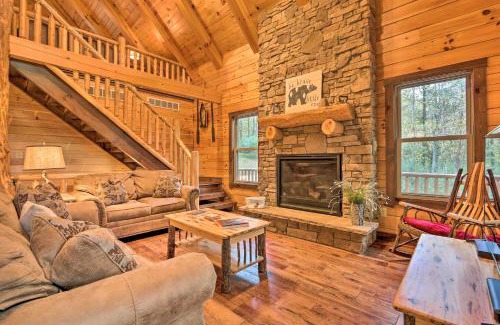 Logan House | Serenity Now Cabin with Fire Pit and Game Room!