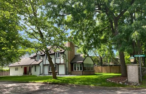 Historic Old Town Bed & Breakfast | Serenity on the Lake