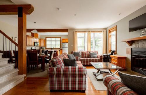 Mont-Tremblant Ski Chalet | Serenity Peaks Lodge by InstantSuites-LaBete Golf