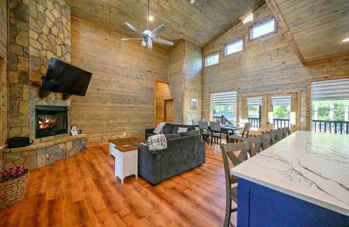 Broken Bow House | Serenity Pines-3bd/2bth, Sleeps 8, Hot tub+Arcades