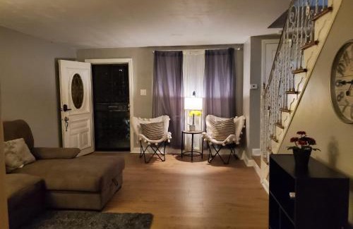 Collingdale House | Serenity Room by the Airport - Shared space