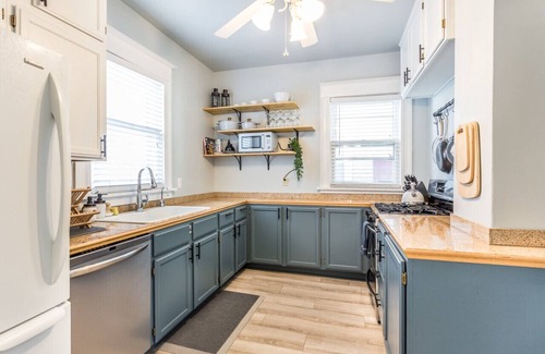 Folsom's Addition House | Serenity Sauna Retreat - Blocks from Downtown