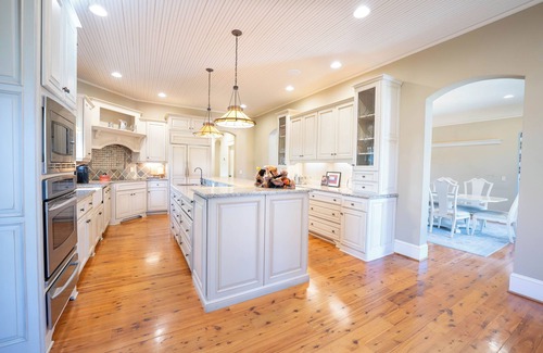 Northport House | Serenity Shores Lakehouse – Stunning 5-Bedroom Retreat with Breathtaking Views