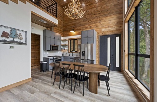 Broken Bow Cabin | Serenity Shores Modern Cabin on a River in Broken Bow