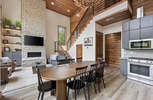Broken Bow Cabin | Serenity Shores Modern Cabin on a River in Broken Bow