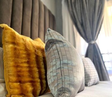 Lone Hill Apartment | Serenity Suite in Sandton Dine and Unwind