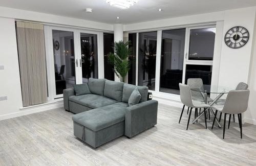 Gravesend Apartment | Serenity Waterfront 2 Bed Apartment