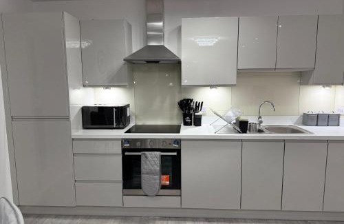 Gravesend Apartment | Serenity Waterfront 2 Bed Apartment