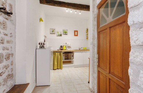 Pezenas Apartment | Serinity - 17th century, designer apartment
