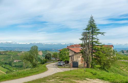 Trezzo Tinella House | Serra Alta Langa Holiday Home