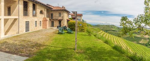 Trezzo Tinella House | Serra Alta Langa Holiday Home