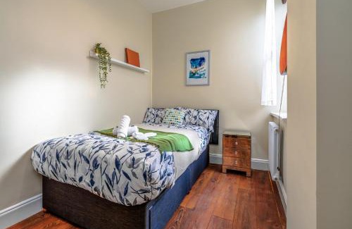 Westbury on Trym Apartment | Serviced Apartment with City Views & Smart Tech
