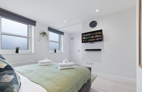 Penge Apartment | Serviced Ensuite Room Crystal Palace London SE20